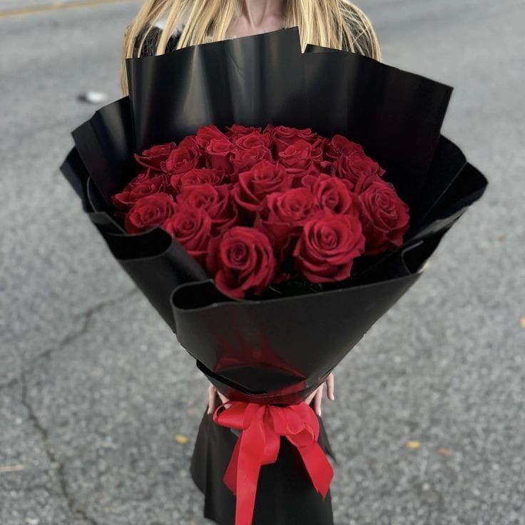 Luxury Red Roses Bouquet in Black Wrap