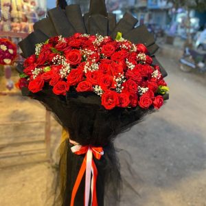 Majesty Premium Red Rose Grand Bouquet (6 Feet)